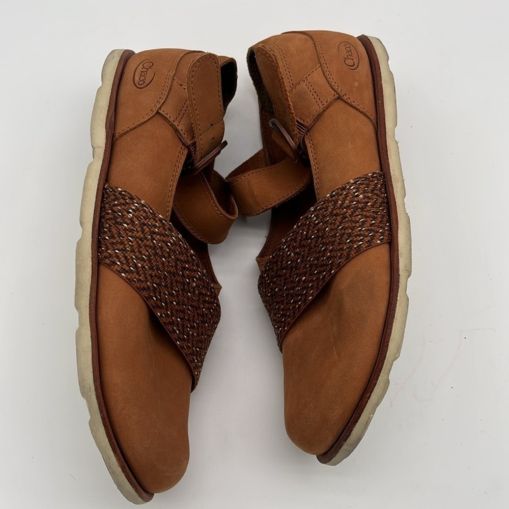 Chaco Camel Tan Buckle Closed Toe Shoes Women Size 7 BLEMISH - Picture 5 of 8